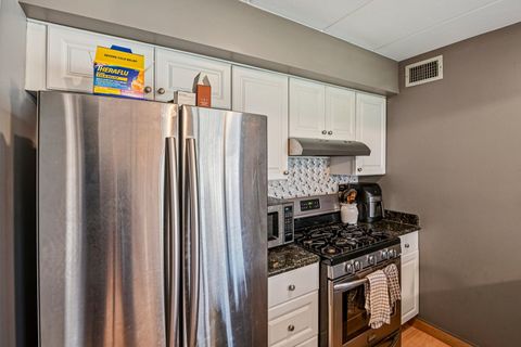 Tiny photo for 200 E Fountainview Lane #2A, Lombard, IL 60148 (MLS # 12601655)