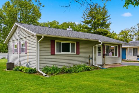 Tiny photo for 1435 Lanewood Drive, Dixon, IL 61021 (MLS # 12639045)