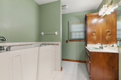 Tiny photo for 1010 Forest Trail, Sugar Grove, IL 60554 (MLS # 12490150)