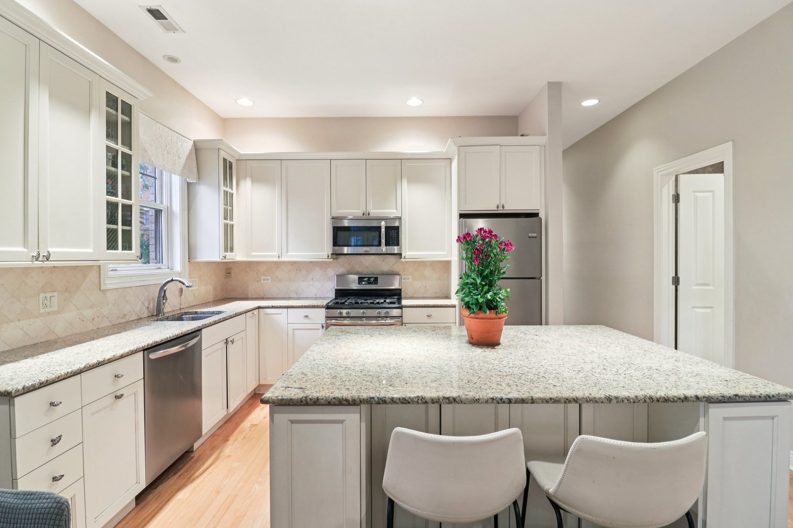 1347 W Washington Boulevard 2D