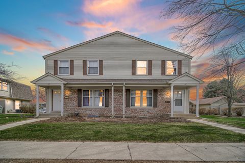 Photo of 611 Kendall Court, Schaumburg, IL 60194 (MLS # 12602108)