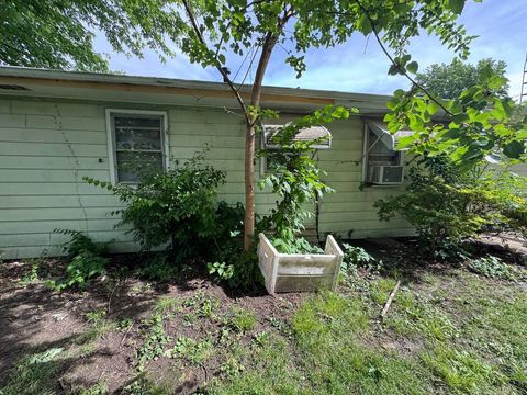 Tiny photo for 506 E Stevenson Street, Taylorville, IL 62568 (MLS # 12656428)