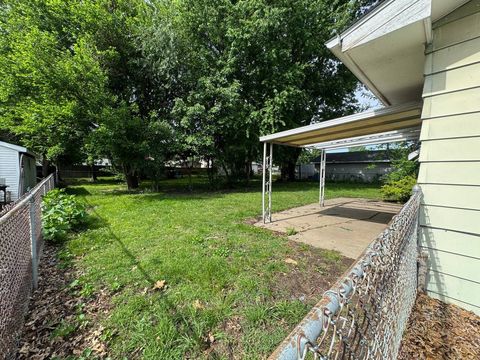 Tiny photo for 506 E Stevenson Street, Taylorville, IL 62568 (MLS # 12656428)