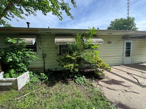 Tiny photo for 506 E Stevenson Street, Taylorville, IL 62568 (MLS # 12656428)