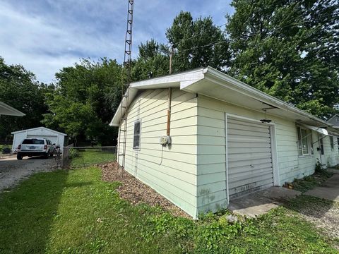 Tiny photo for 506 E Stevenson Street, Taylorville, IL 62568 (MLS # 12656428)