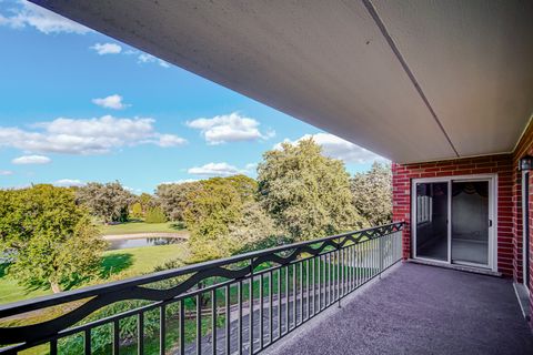 Tiny photo for 730 Creekside Drive #405C, Mount Prospect, IL 60056 (MLS # 12558600)