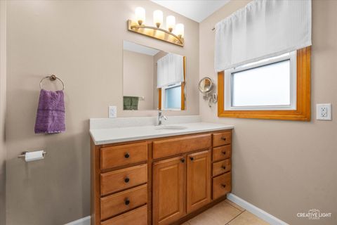 Tiny photo for 508 Pinewood Drive, North Aurora, IL 60542 (MLS # 12485297)