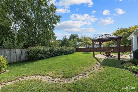 Tiny photo for 508 Pinewood Drive, North Aurora, IL 60542 (MLS # 12485297)