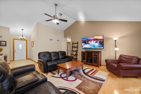 Tiny photo for 508 Pinewood Drive, North Aurora, IL 60542 (MLS # 12485297)