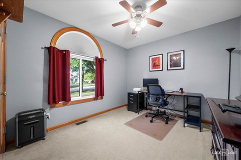 Tiny photo for 508 Pinewood Drive, North Aurora, IL 60542 (MLS # 12485297)