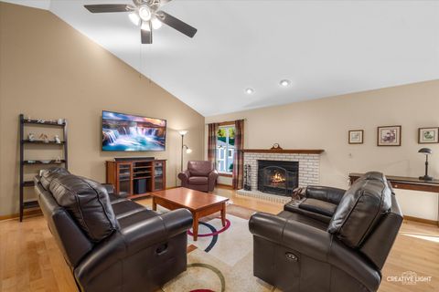 Tiny photo for 508 Pinewood Drive, North Aurora, IL 60542 (MLS # 12485297)