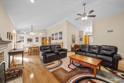 Tiny photo for 508 Pinewood Drive, North Aurora, IL 60542 (MLS # 12485297)