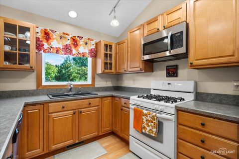 Tiny photo for 508 Pinewood Drive, North Aurora, IL 60542 (MLS # 12485297)