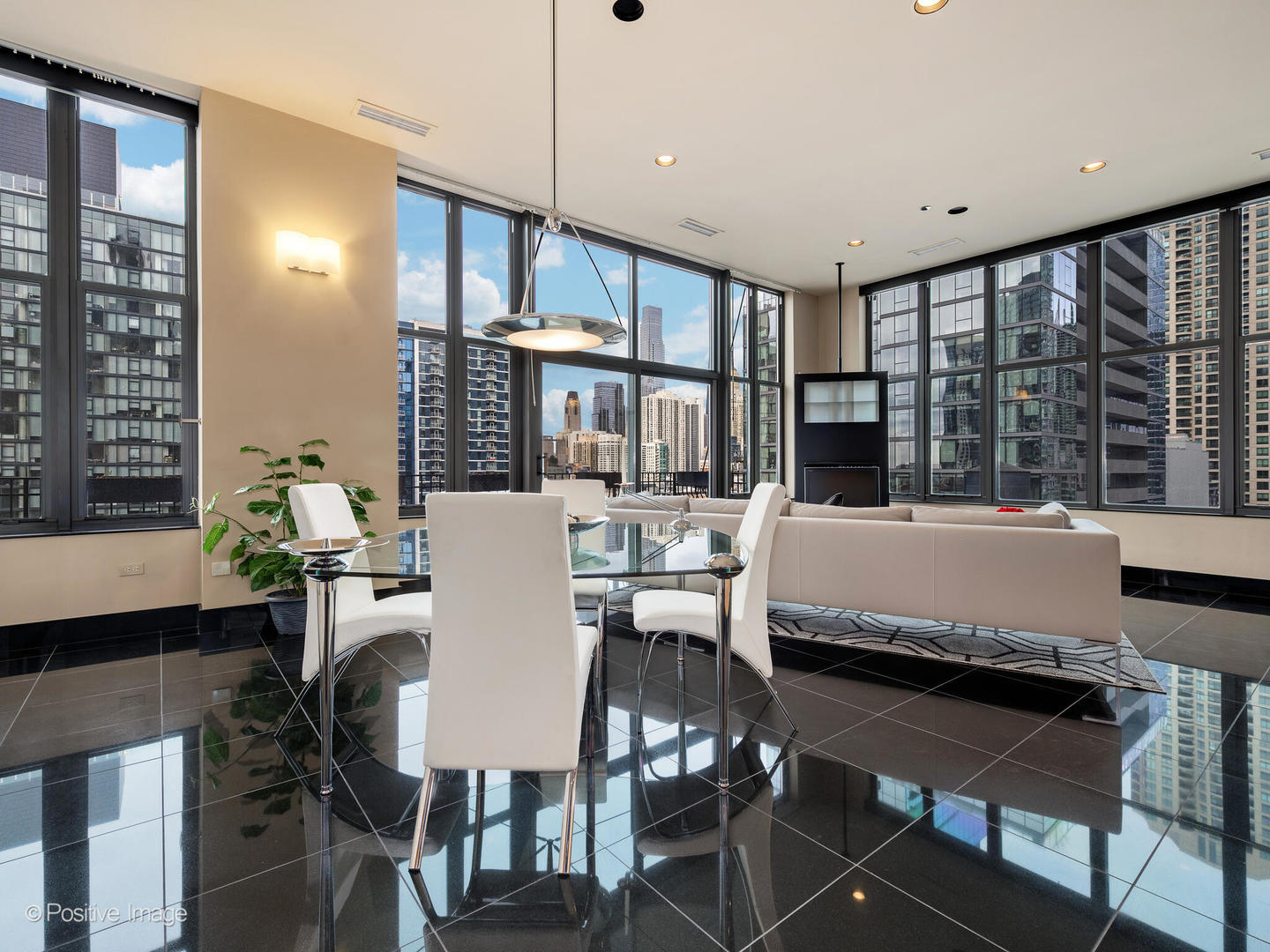 333 W Hubbard Street 1006