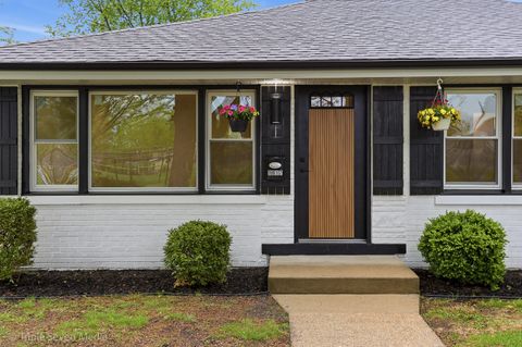 Tiny photo for Oak Lawn, IL 60453 (MLS # 12601614)