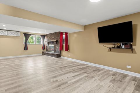 Tiny photo for 2005 E Wintergreen Avenue, Mount Prospect, IL 60056 (MLS # 12505174)