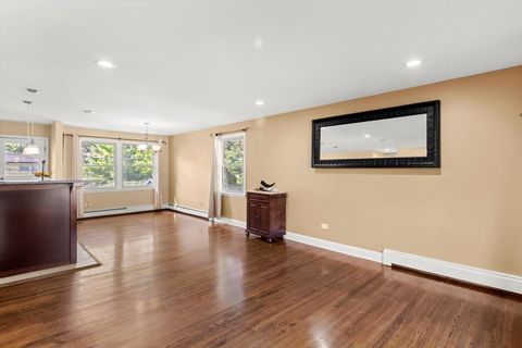 Tiny photo for 2005 E Wintergreen Avenue, Mount Prospect, IL 60056 (MLS # 12505174)