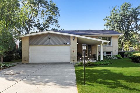 Tiny photo for 2005 E Wintergreen Avenue, Mount Prospect, IL 60056 (MLS # 12505174)