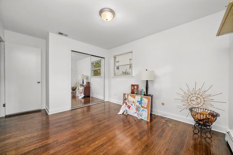 Tiny photo for 2005 E Wintergreen Avenue, Mount Prospect, IL 60056 (MLS # 12505174)