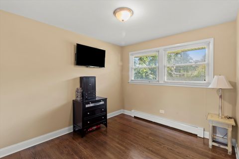 Tiny photo for 2005 E Wintergreen Avenue, Mount Prospect, IL 60056 (MLS # 12505174)