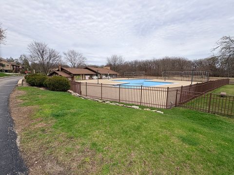 Tiny photo for 52 Oak Hill Colony #5, Fox Lake, IL 60020 (MLS # 12617525)