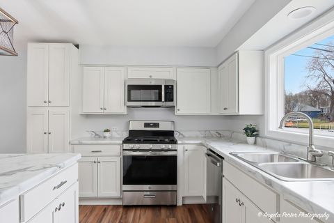 Tiny photo for 5205 N Lake Street, McHenry, IL 60050 (MLS # 12599865)