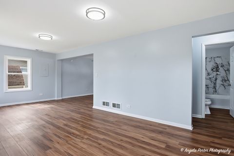 Tiny photo for 5205 N Lake Street, McHenry, IL 60050 (MLS # 12599865)