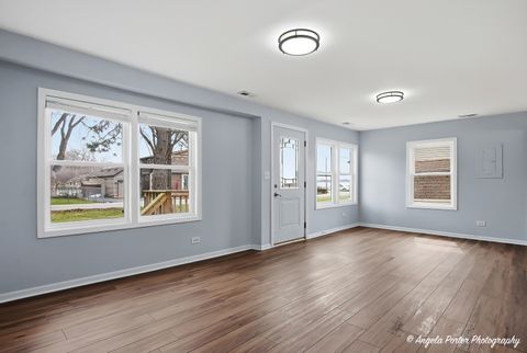 Tiny photo for 5205 N Lake Street, McHenry, IL 60050 (MLS # 12599865)