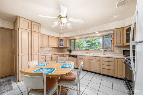 Tiny photo for 1700 Westview Avenue, Lombard, IL 60148 (MLS # 12675397)