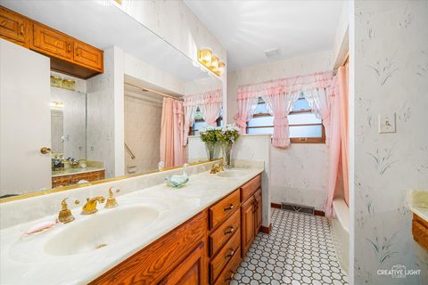Tiny photo for 1700 Westview Avenue, Lombard, IL 60148 (MLS # 12675397)