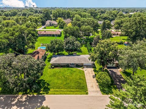 Tiny photo for 1700 Westview Avenue, Lombard, IL 60148 (MLS # 12675397)
