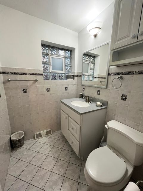 Tiny photo for 6228 N Forest Glen Avenue, Chicago, IL 60646 (MLS # 12502490)