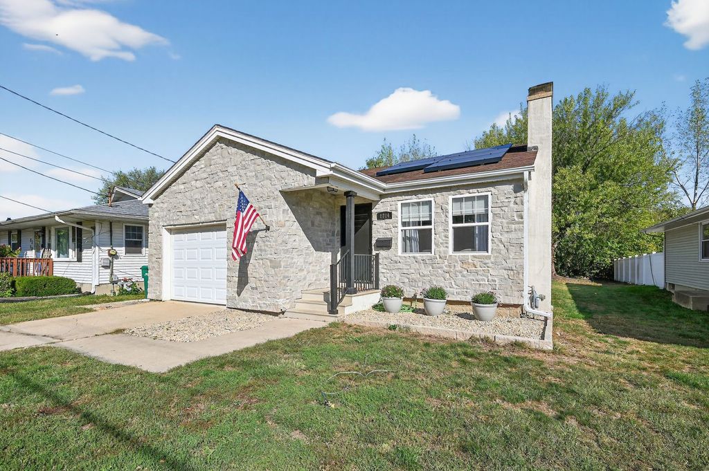 Photo for 1314 W Washington Street, Ottawa, IL 61350 (MLS # 12484367)