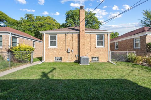 Tiny photo for 604 Dodge Avenue, Evanston, IL 60202 (MLS # 12483934)