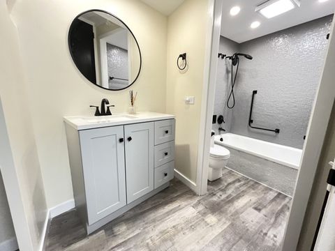 Tiny photo for 300 N State Street #5225, Chicago, IL 60654 (MLS # 12620141)