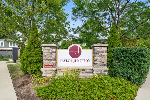 Tiny photo for 826 Chestnut Street, Deerfield, IL 60015 (MLS # 12583138)