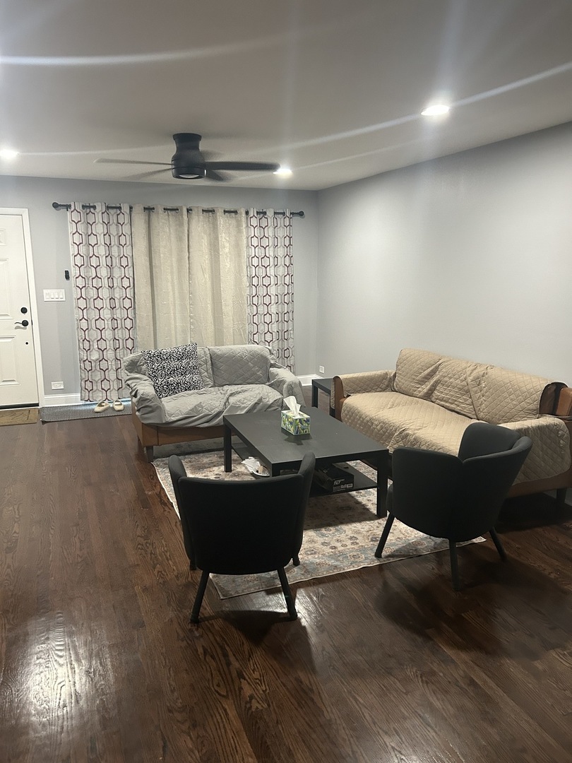 4726 N Winchester Avenue F