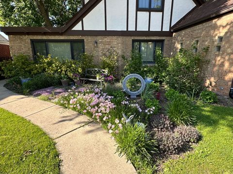 Tiny photo for 1906 W Greendale Avenue, Park Ridge, IL 60068 (MLS # 12594202)