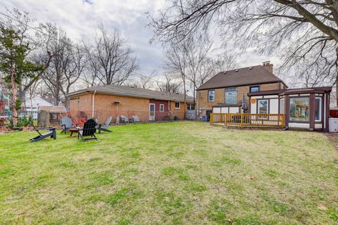 Tiny photo for 1906 W Greendale Avenue, Park Ridge, IL 60068 (MLS # 12594202)