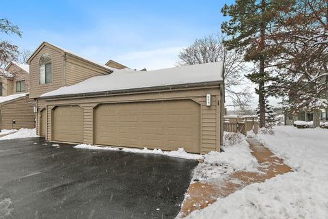 Photo of 924 Shoreline Road, Lake Barrington, IL 60010 (MLS # 12523523)