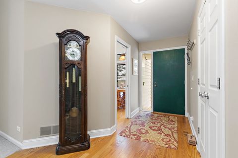 Tiny photo for 924 Shoreline Road, Lake Barrington, IL 60010 (MLS # 12523523)