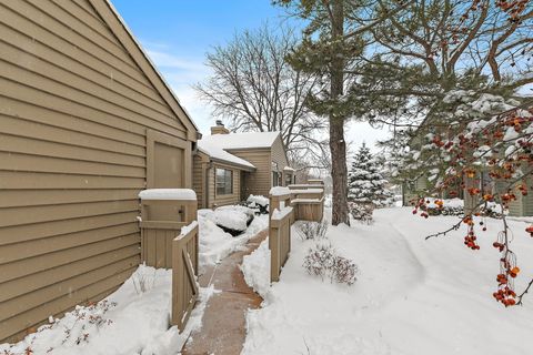 Tiny photo for 924 Shoreline Road, Lake Barrington, IL 60010 (MLS # 12523523)