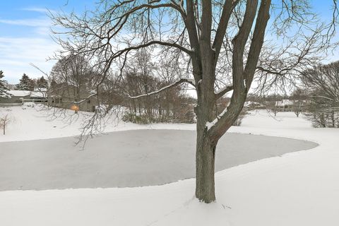 Tiny photo for 924 Shoreline Road, Lake Barrington, IL 60010 (MLS # 12523523)