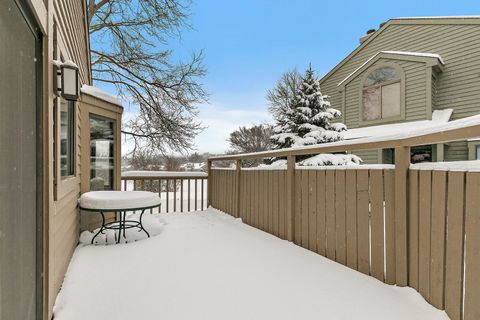 Tiny photo for 924 Shoreline Road, Lake Barrington, IL 60010 (MLS # 12523523)