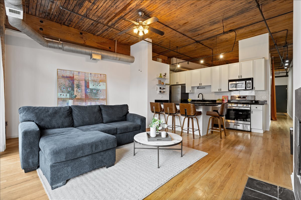 1670 N Claremont Avenue 209