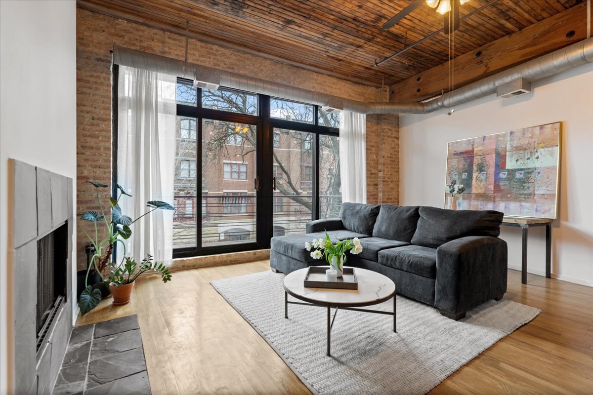 1670 N Claremont Avenue 209