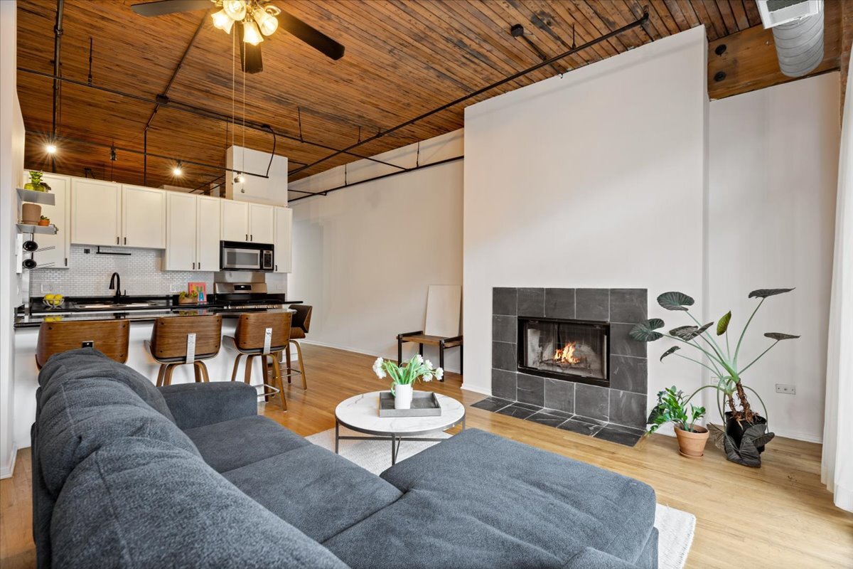 1670 N Claremont Avenue 209