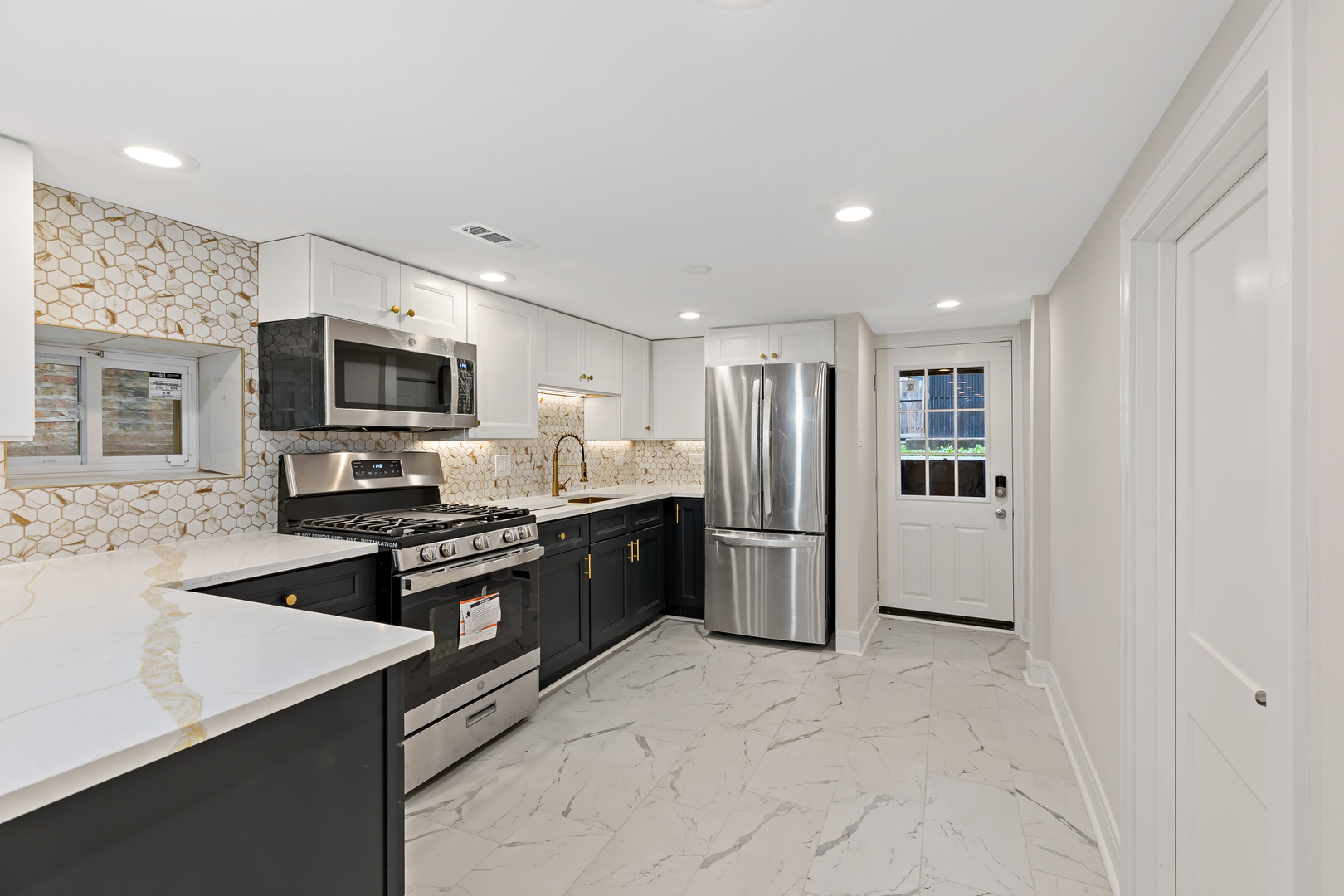 1742 N Mayfield Avenue