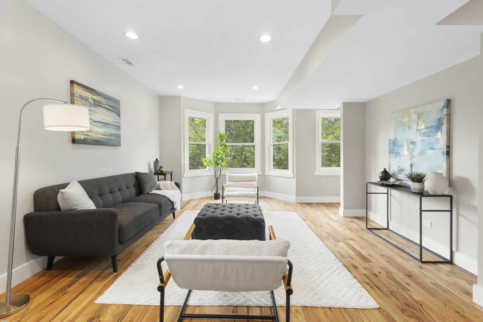 6129 N Ravenswood Avenue