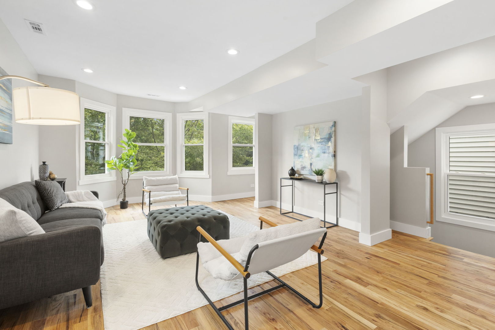 6129 N Ravenswood Avenue